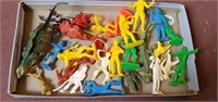 Lot of vintage plastic toys - cowboys, Indians,