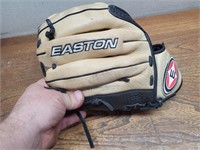 EASTON LEATHER Baseball Glove + Ball