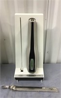 AMC ELECTRIC KNIFE WITH WALL MOUNT