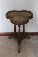 Clover Style Drink Table