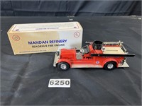 ERTL 2794 Mandan Refinery Seagrave Fire Engine