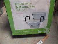 Raised Toilet Seat w Arm Rests