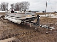 Grumman pontoon boat 19' with trailer