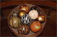 Centerpiece Wicker Basket with Decorator Balls