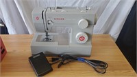 SINGER 44S Heavy Duty Sewing Machine with pedal