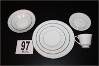 28pc Cumberland Table Setting for Four by