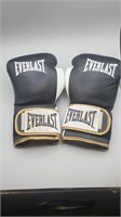 (B11) Everlast preowned boxing gloves