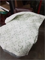 Full or queen size green and white quilt