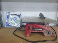 Skillsaw table saw working and blade