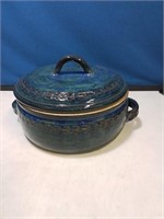 Pottery casserole dish with lid