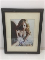 Signed Avril Lavigne 8x10 Photo