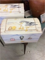 Small seagull chest
