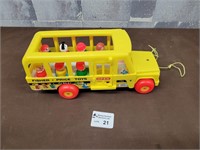 Vintage Fisherprice school bus with 7 people