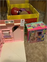 VTG Cozy Cottage+Toy Box of Toys