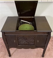 Antique Victrola Style Wind Up Phonograph