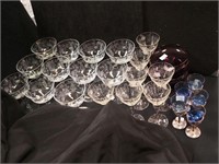 25 pieces of vintage glassware: Morgantown