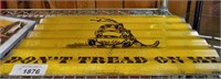 DONT TREAD ON ME CORRUGATED SIGN