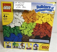 LEGO 650 pc  complete in box