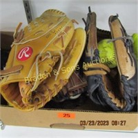 GROUP OF 4 USED RIGHT HANDED BASEBALL GLOVES