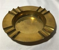 India Large brass ashtray that measures 9 1/2