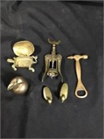 Six decorative Brass items to Ducks, Bottle,