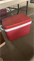 RED RUBBERMAID ICE CHEST