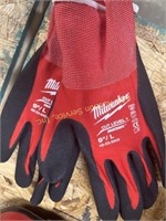 Milwaukee Smartswipe gloves, 9” L, 48-22-8902