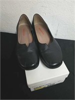 Size 7 Naturalizer shoes