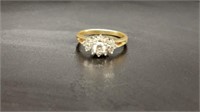 Size 5 Womens 14K gold ring with CZ stones