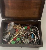 Jewelry box, full of jewelry