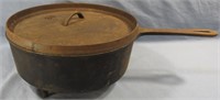 VINTAGE CAST IRON FOOTED DUTCH OVEN W-LID