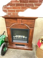 Fireplace mantle with electronic fireplace insert