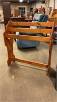 Quilt rack/Wood Finish