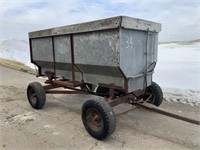 Flair box wagon with hydraulic dump
