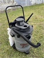 DAYTON 10 GALLON WET/DRY VACUUM - #2Z564F