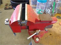 Bench Vise With 4.5 Inch Jaw