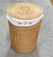 NICE Wicker lined laundry basket with lid