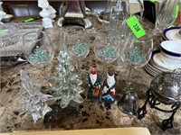 LOT OF MIXED CHRISTMAS / GLASSWARE LG OUTDOOR PC