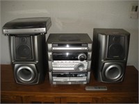 Aiwa Stereo System cd/cassette/turn table/radio
