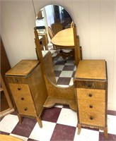 Vintage dresser 8 drawers
