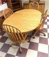 Wooden dining room table w/4 chairs on rollers