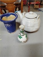 Pottery Pcs Teapot has cracking