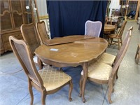 Dining Room Table and 6 Chairs  see des