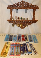 *21 Collectible Spoons (International)