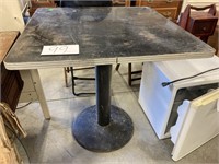 Formica Table   30x3030.5