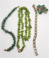 VINTAGE GOLD TONED JEWELRY LOT WITH GREEN