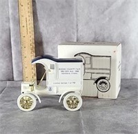 1905 DELIVERY CAR DIE CAST LOCKING COIN BANK