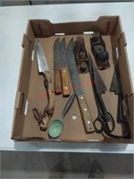 Box lot knives&misc