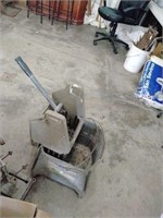Wet floor mop bucket