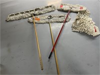 3 commercial dust mops & replacement heads